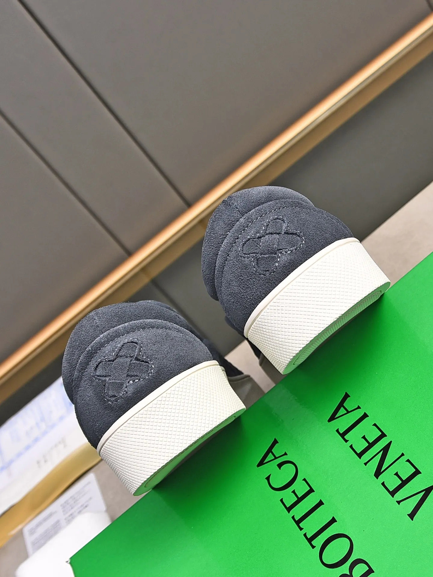 Men's shoes 💰460 [Sleeves series] BOTTEG* VENET* - high-end boutique Size: 38-44 (45 customized) BV new product, first-layer cowhide artificially woven classic style harmoniously blends with contemporary fashion temperament, rubber soles are light and flexible, water-dyed sheepskin pads! [Taobao, Tmall, and live streaming are the first choices]